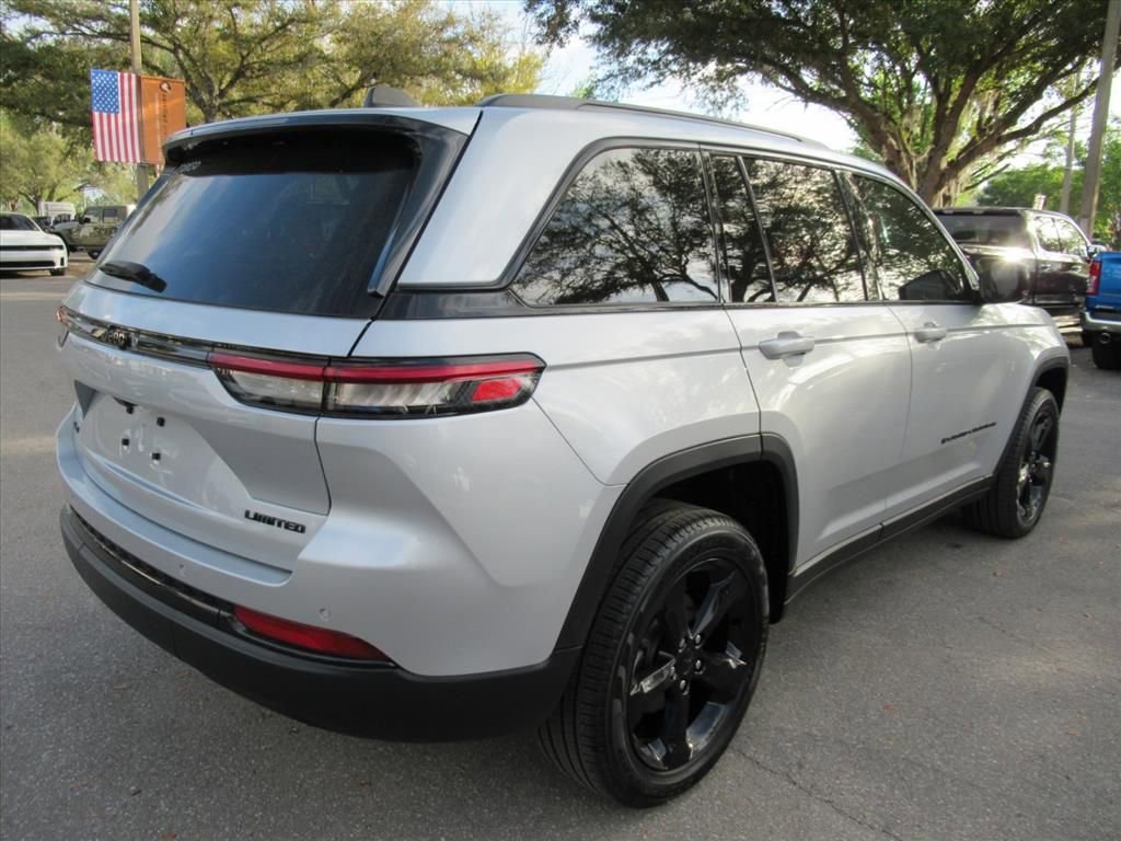 Certified 2024 Jeep Grand Cherokee Limited w/ Black Appearance Package image 7