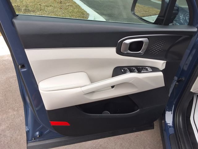 Used 2025 Kia Sorento S FWD image 4