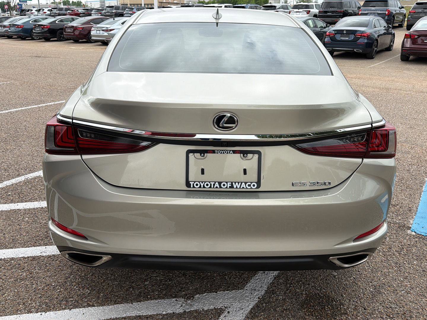 Used 2023 Lexus ES 350 w/ Accessory Package (Z2) image 4