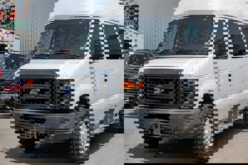 Used 2013 Ford E-350 and Econoline 350 Extended Super Duty w/ PWR Group image 7
