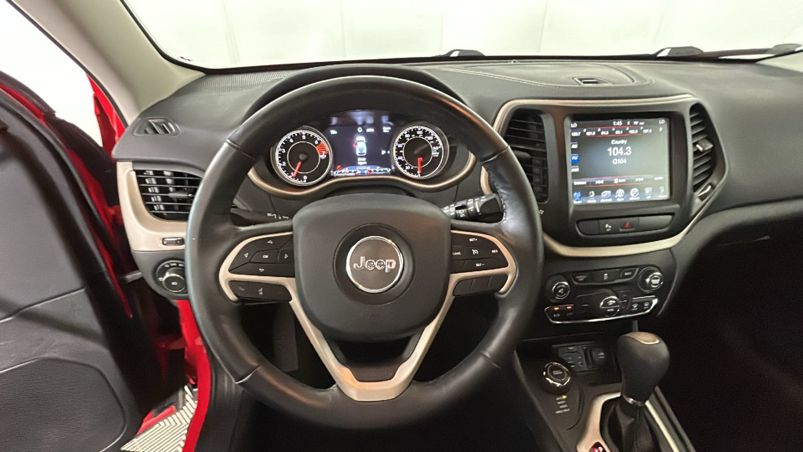 Used 2018 Jeep Cherokee Limited w/ High Altitude Package AWD/4WD image 17