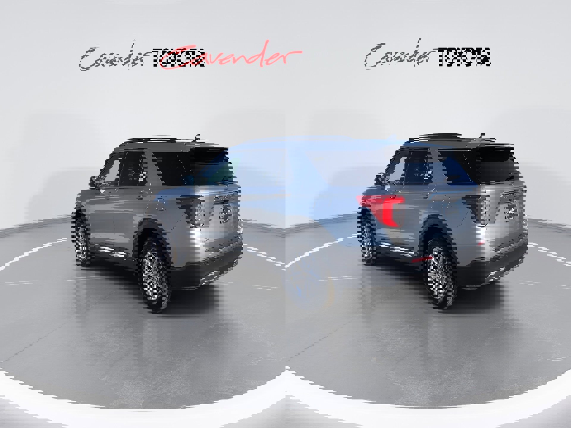 Used 2024 Ford Explorer XLT w/ Equipment Group 202A image 6