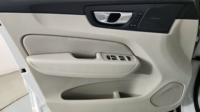 New 2026 Volvo XC60 T8 Ultra w/ Climate Package PRO AWD/4WD image 9