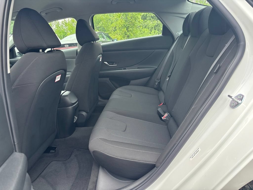 New 2026 Hyundai Elantra SE FWD image 11