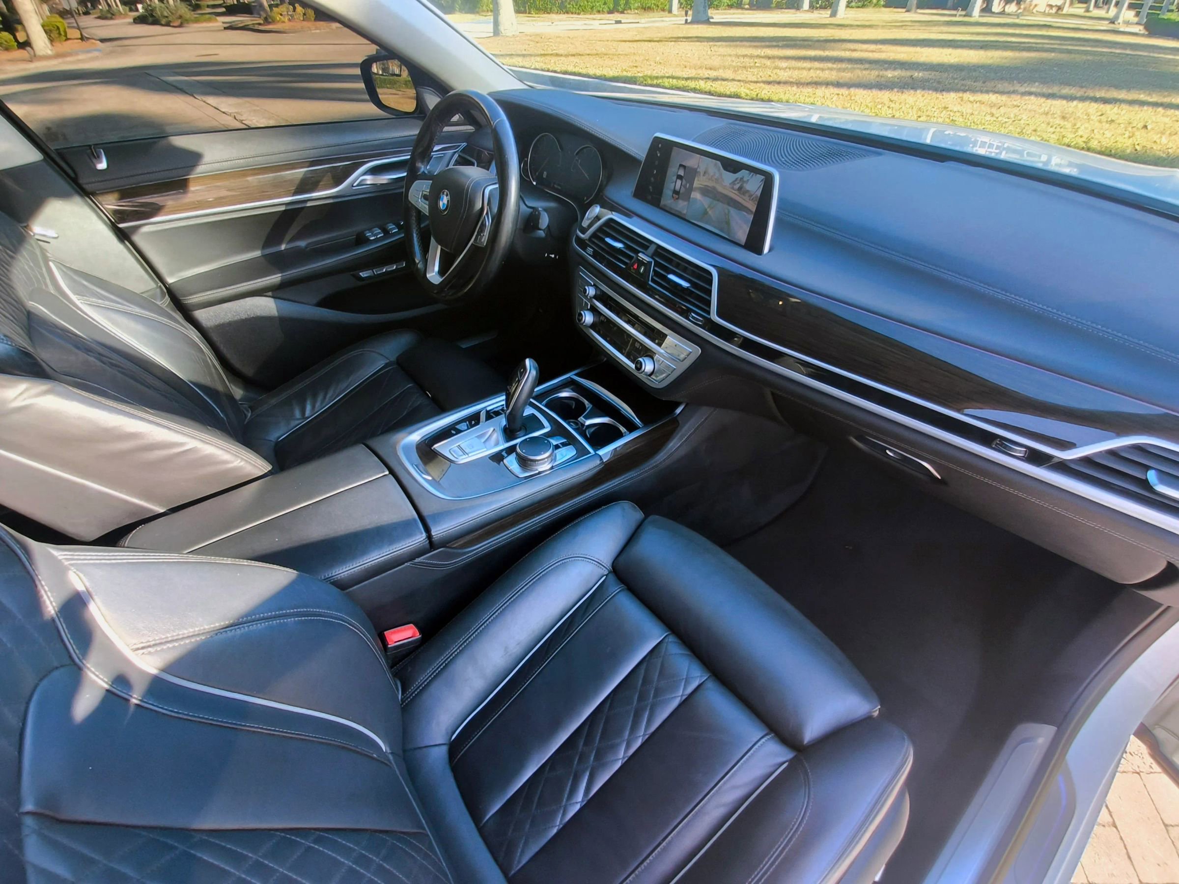 Used 2018 BMW 750i xDrive image 38