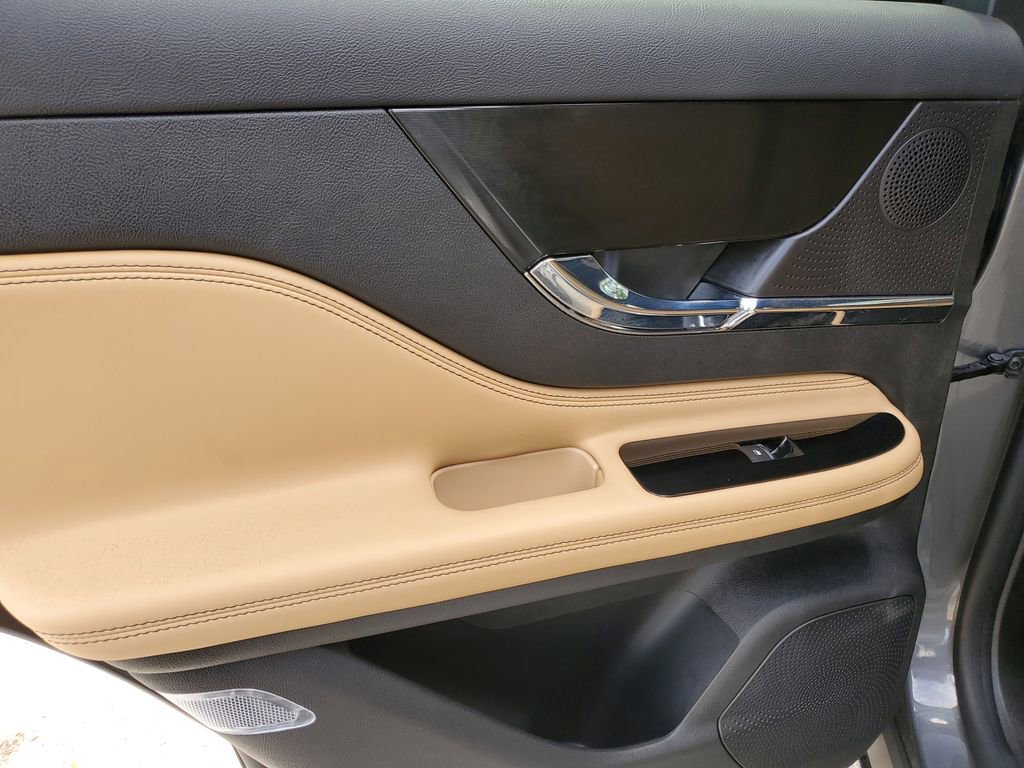 Certified 2023 Lincoln Corsair Reserve w/ Equipment Group 201A image 9