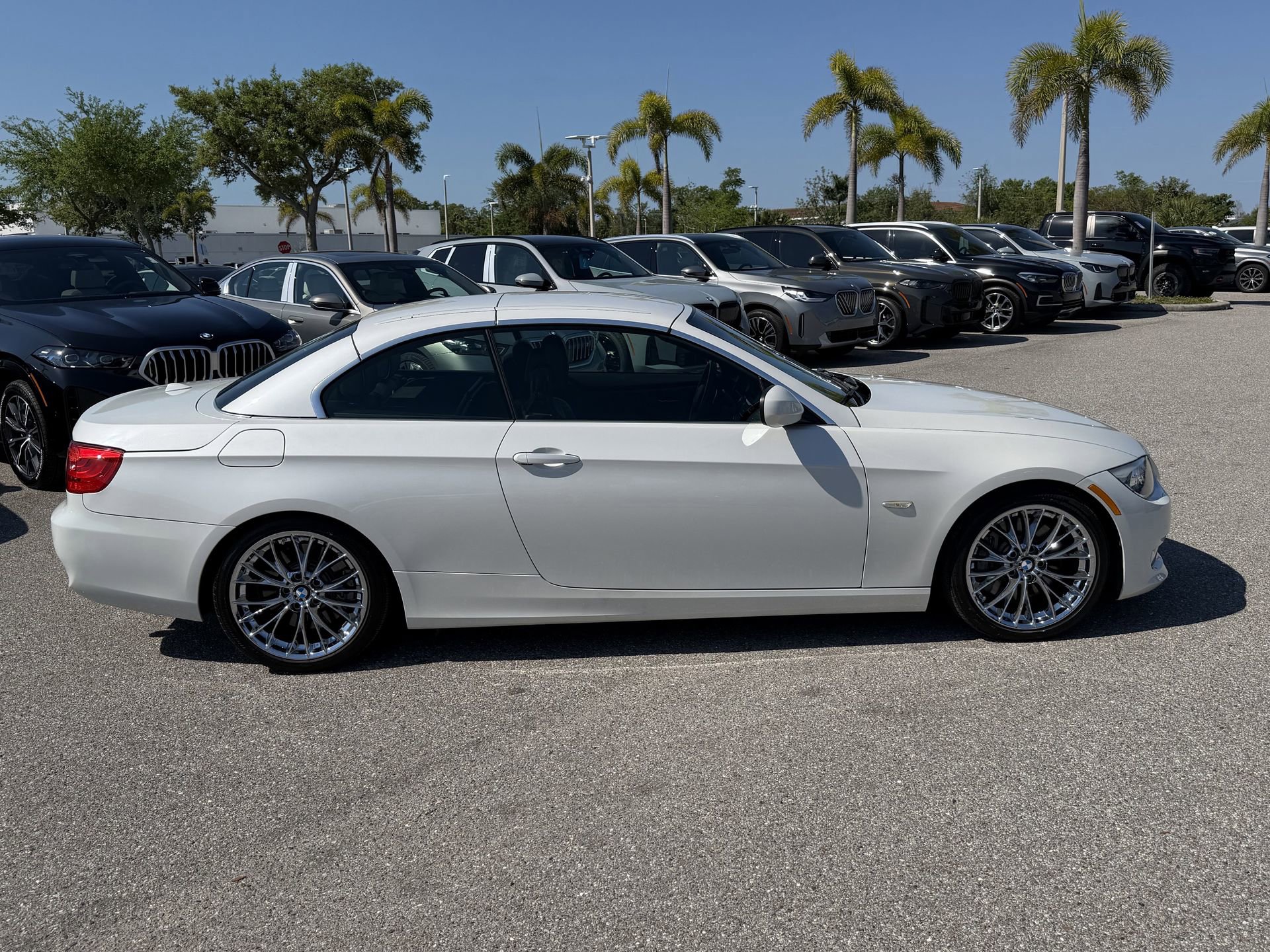 Used 2011 BMW 335i Convertible image 3