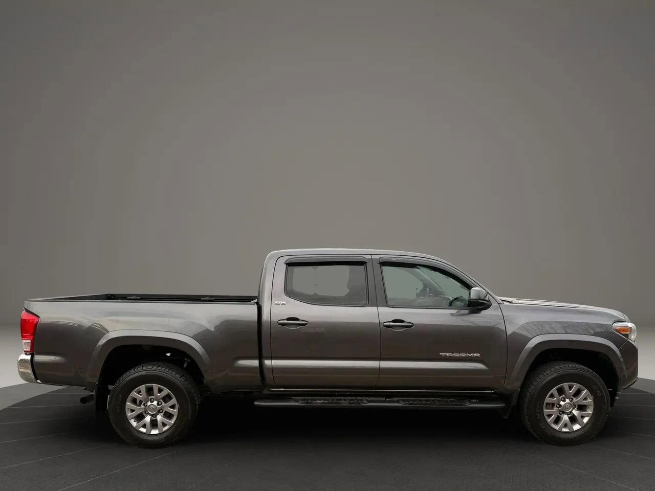 Used 2017 Toyota Tacoma SR5 w/ Tow Package image 10