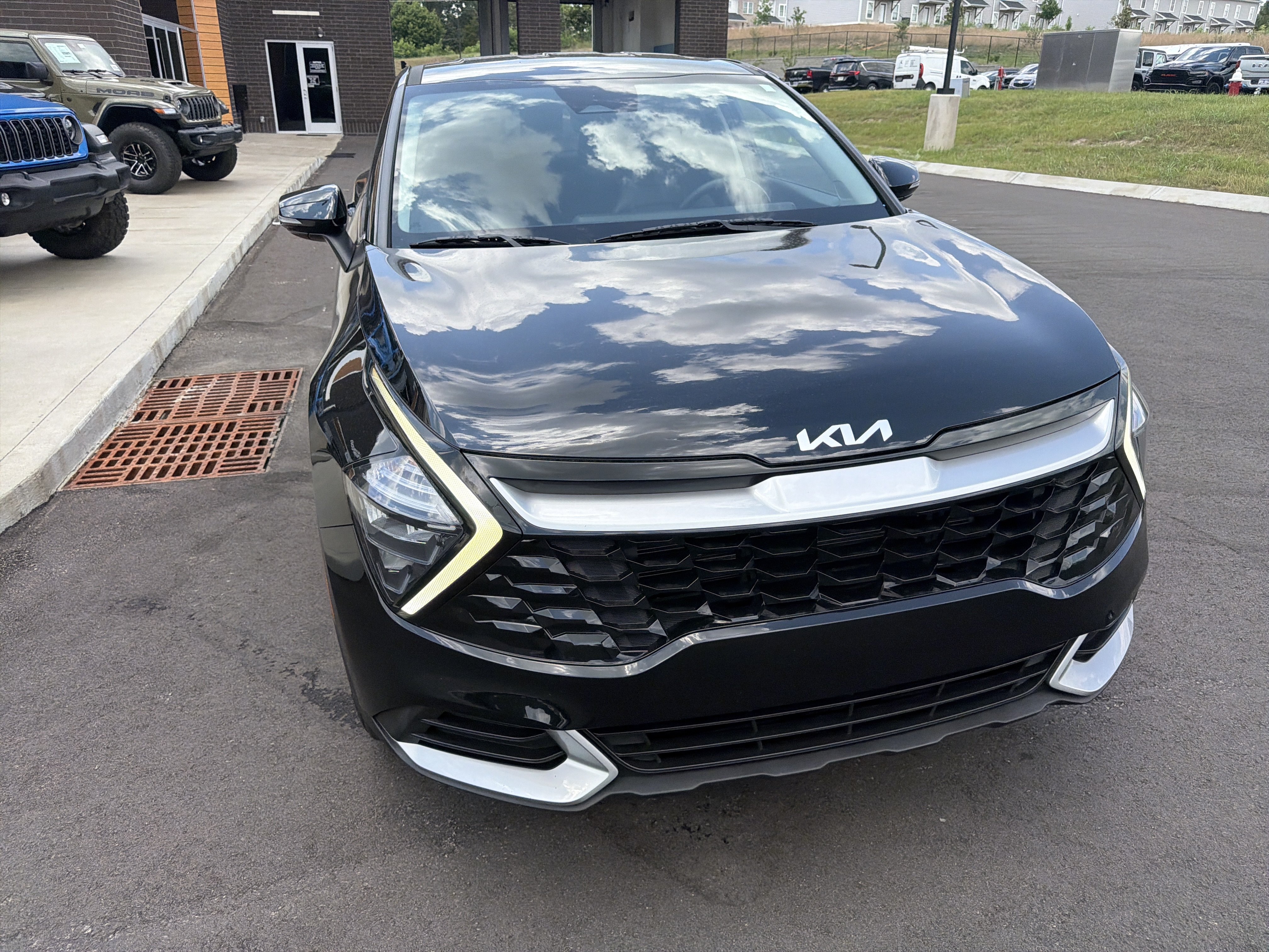Used 2023 Kia Sportage EX FWD image 6