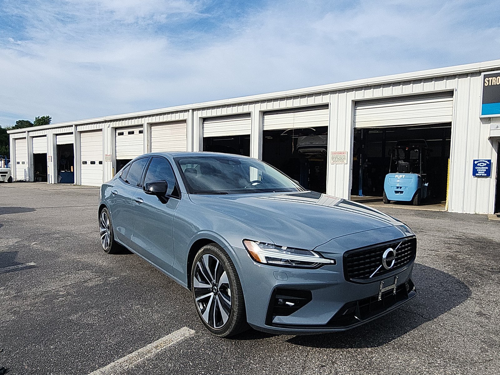 Used 2022 Volvo S60 B5 Momentum w/ Premium Package AWD/4WD image 7
