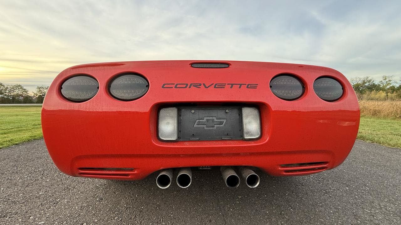 Used 2001 Chevrolet Corvette Convertible w/ Preferred Equipment Group1 RWD image 24