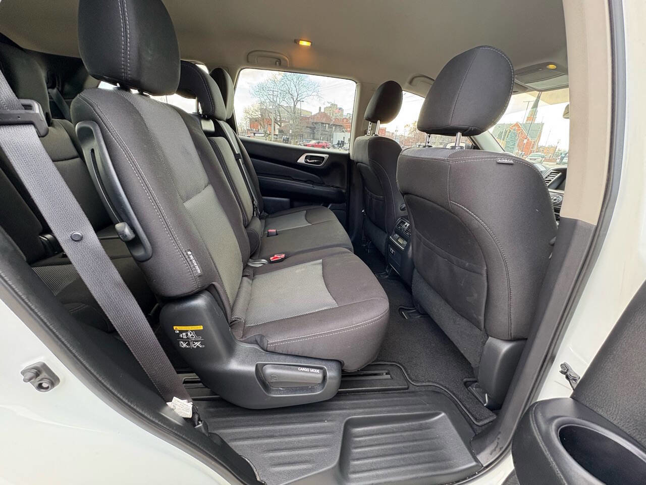 Used 2020 Nissan Pathfinder SV image 21