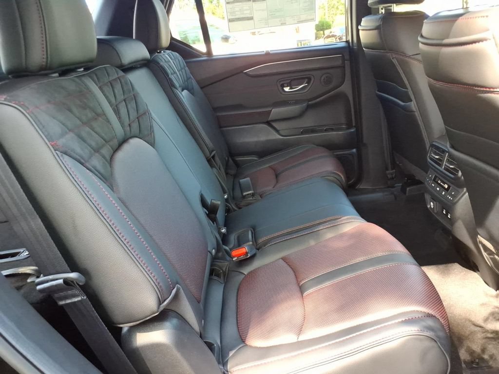 New 2026 Honda Pilot Black Edition image 15