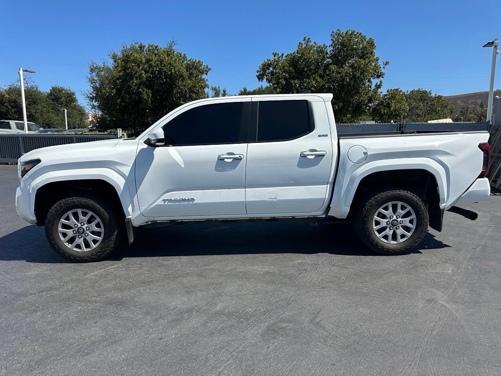 Used 2025 Toyota Tacoma SR5 AWD/4WD image 2
