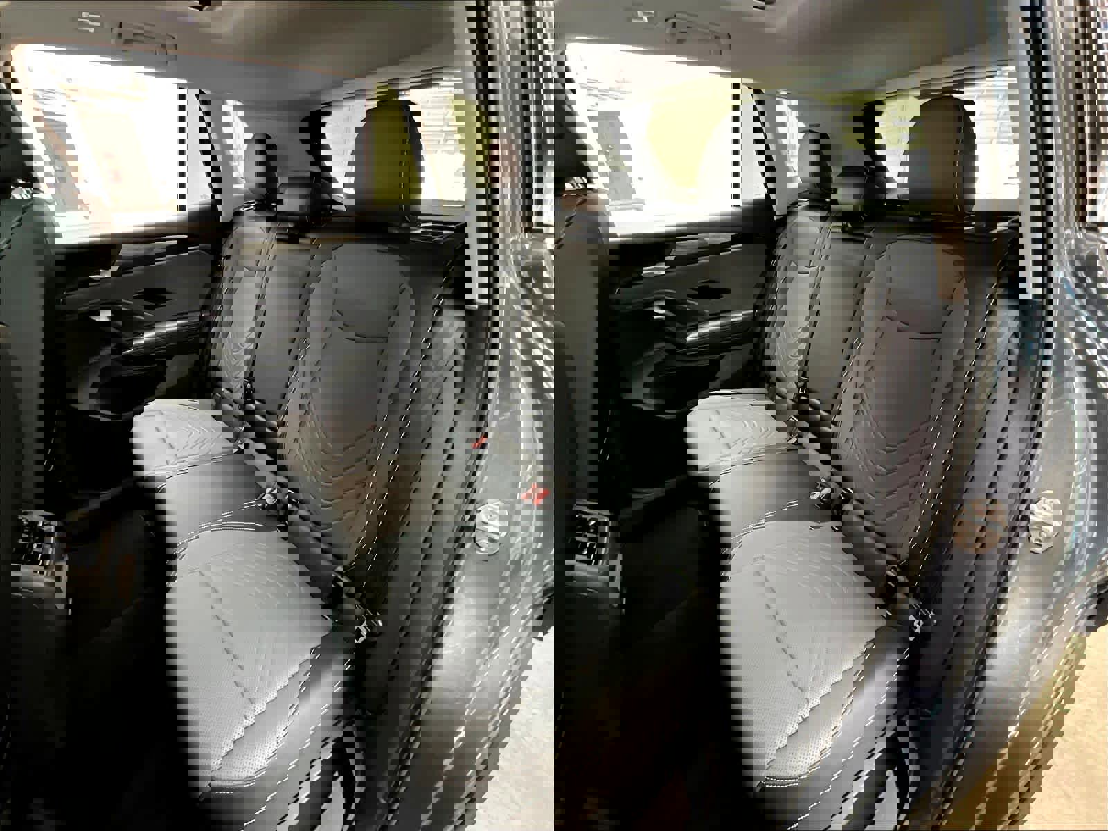 Used 2025 Volkswagen Tiguan SE w/ Panoramic Sunroof Package image 28