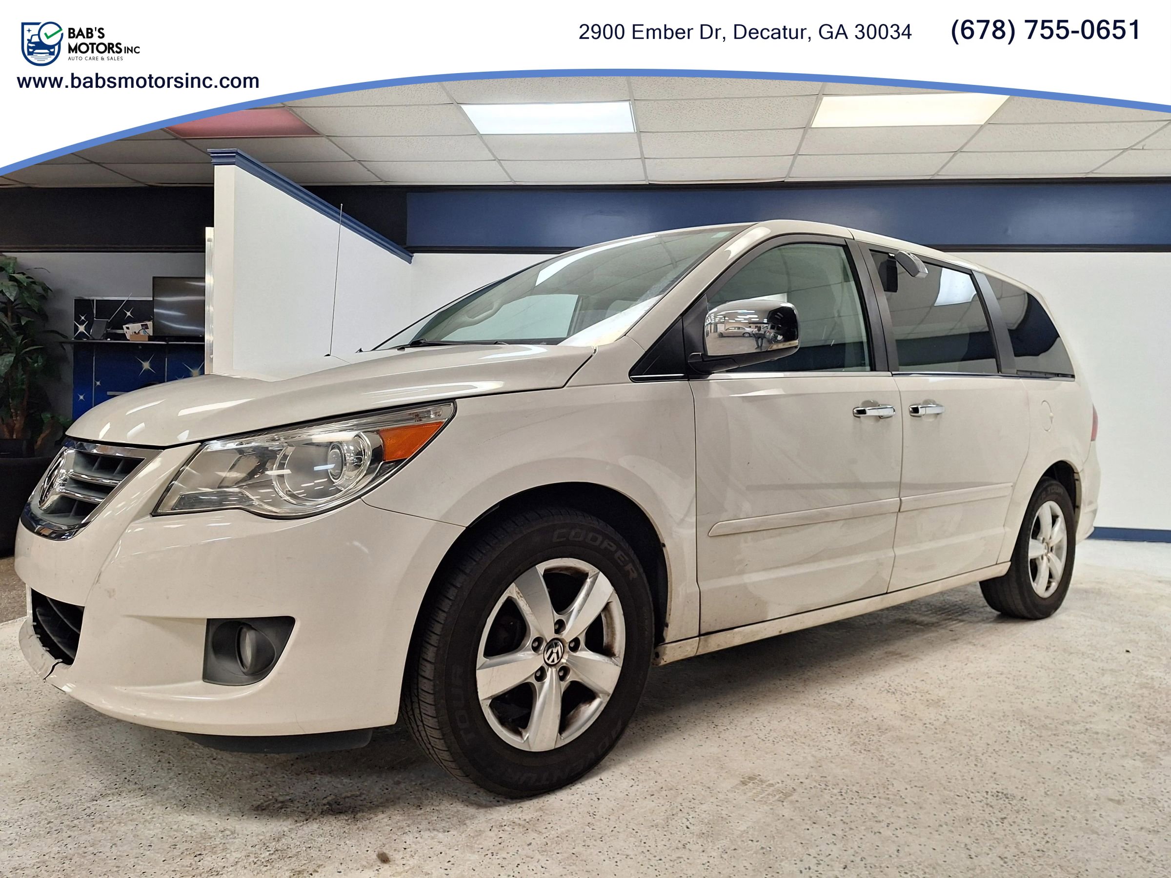 Used 2011 Volkswagen Routan SEL Premium FWD image 15