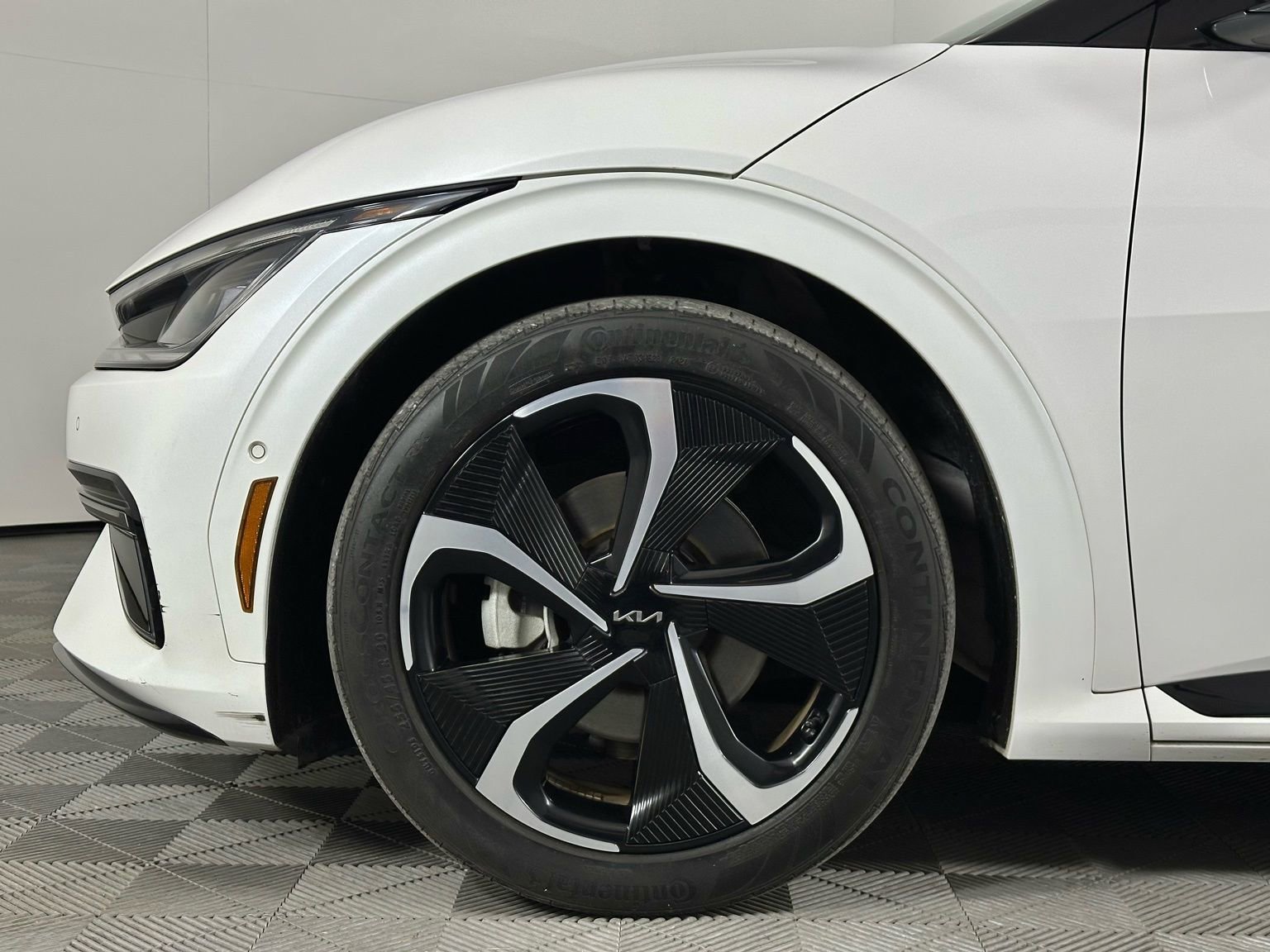 Used 2022 Kia EV6 GT-Line w/ GT-Line Suede Seat Package image 8