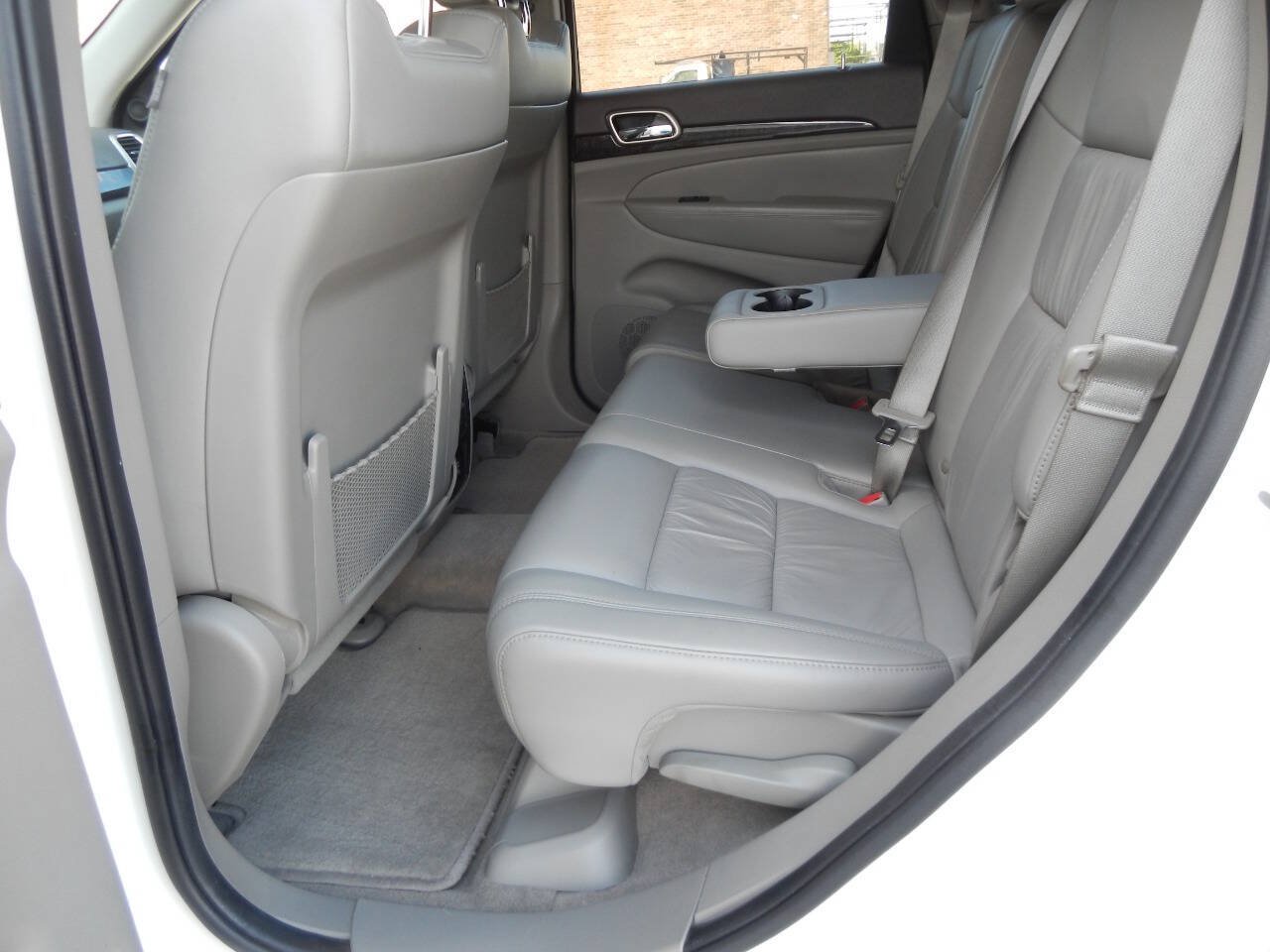 Used 2011 Jeep Grand Cherokee Laredo AWD/4WD image 31