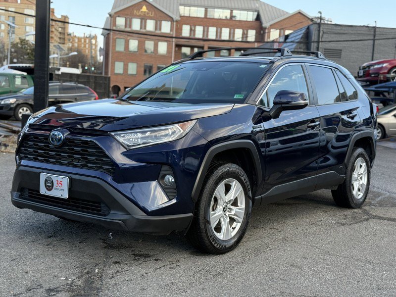 Used 2021 Toyota RAV4 XLE w/ Convenience Package image 3