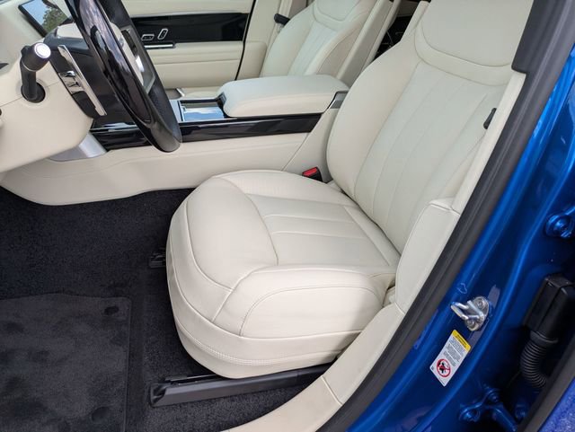 New 2025 Land Rover Range Rover Long Wheelbase Autobiography image 12