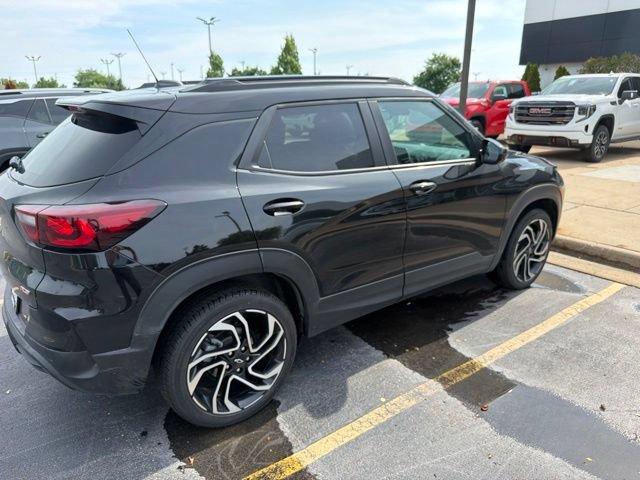 Used 2025 Chevrolet TrailBlazer RS w/ Convenience Package AWD/4WD image 2