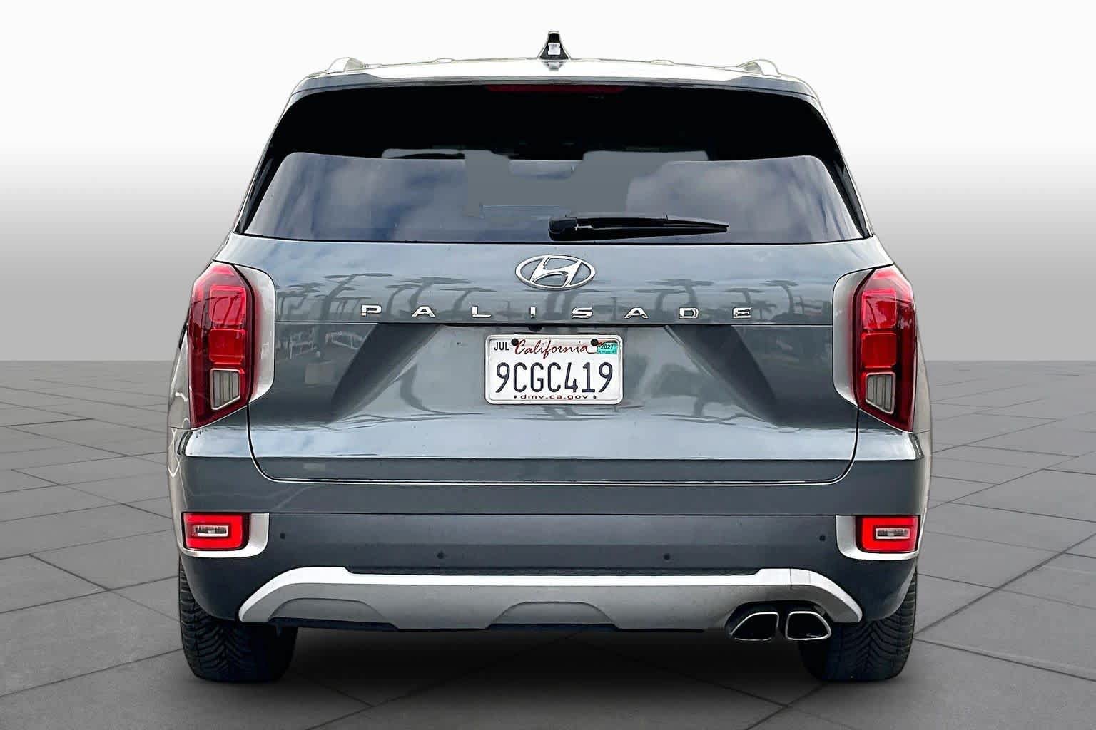 Used 2022 Hyundai Palisade SEL w/ Premium Package FWD image 4