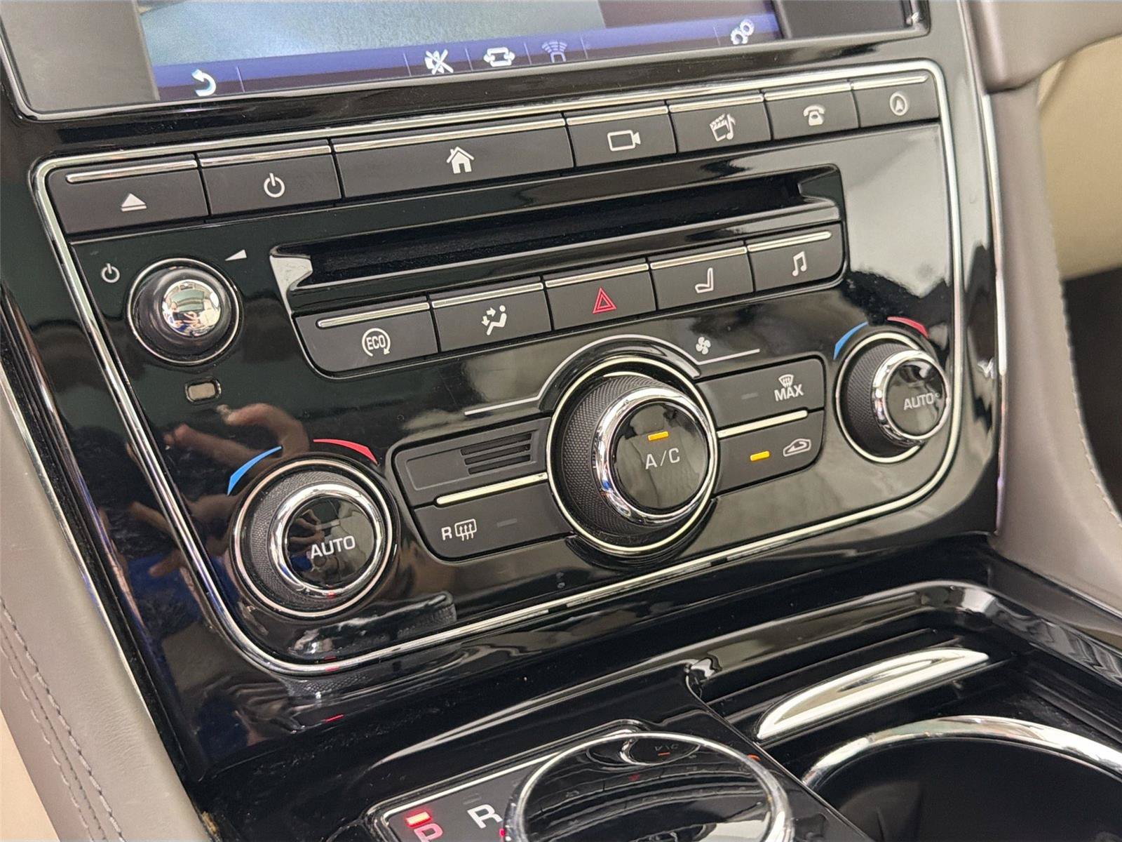 Used 2017 Jaguar XJ L Portfolio RWD image 16