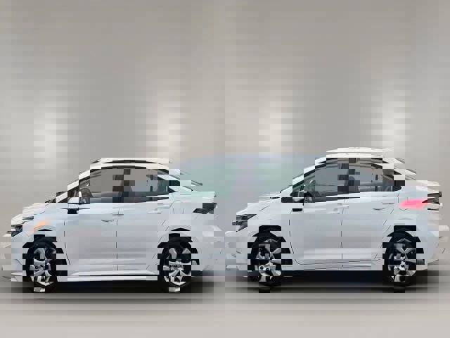 Used 2021 Toyota Corolla LE image 8