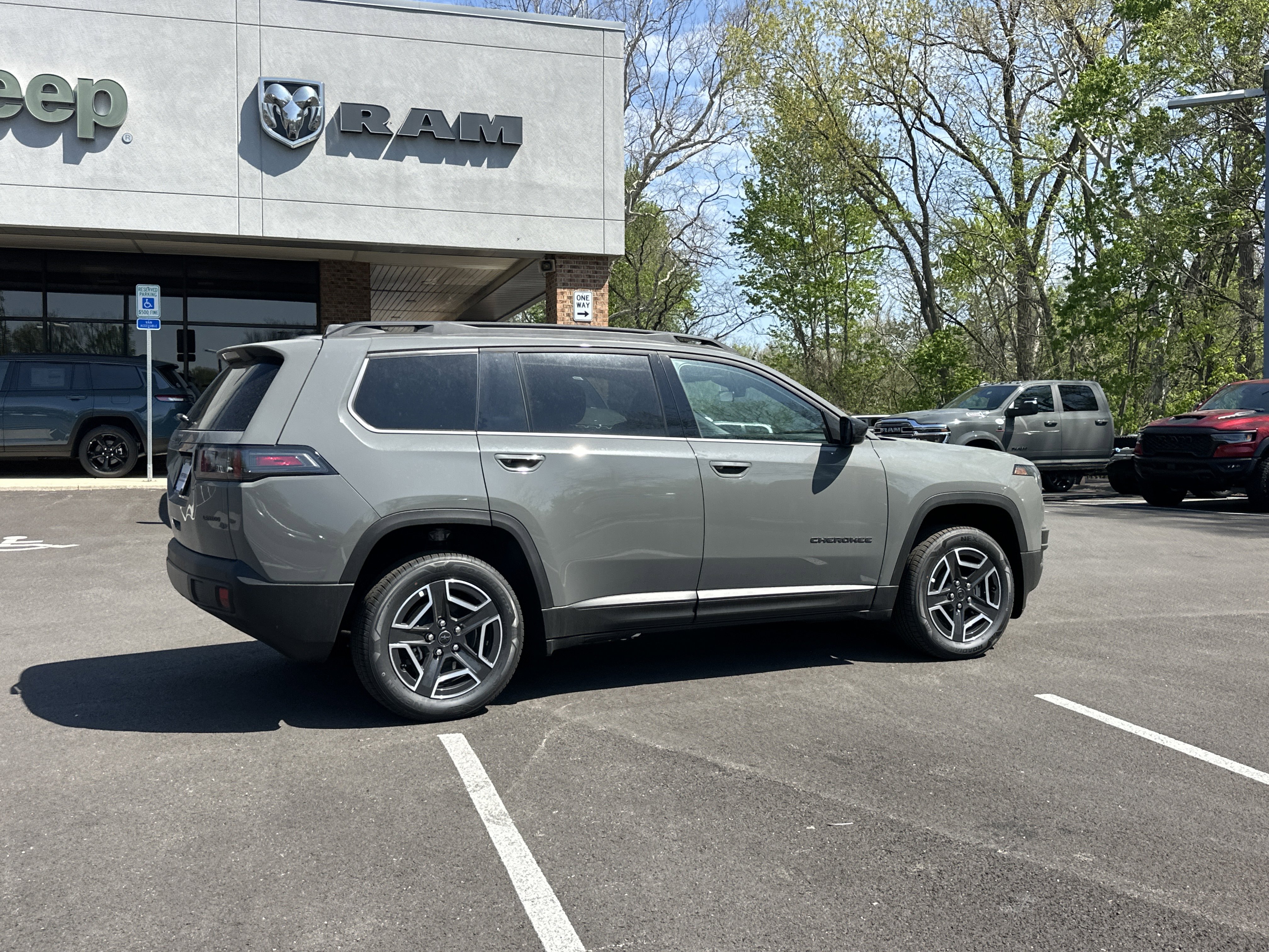 New 2026 Jeep Cherokee Laredo AWD/4WD image 15