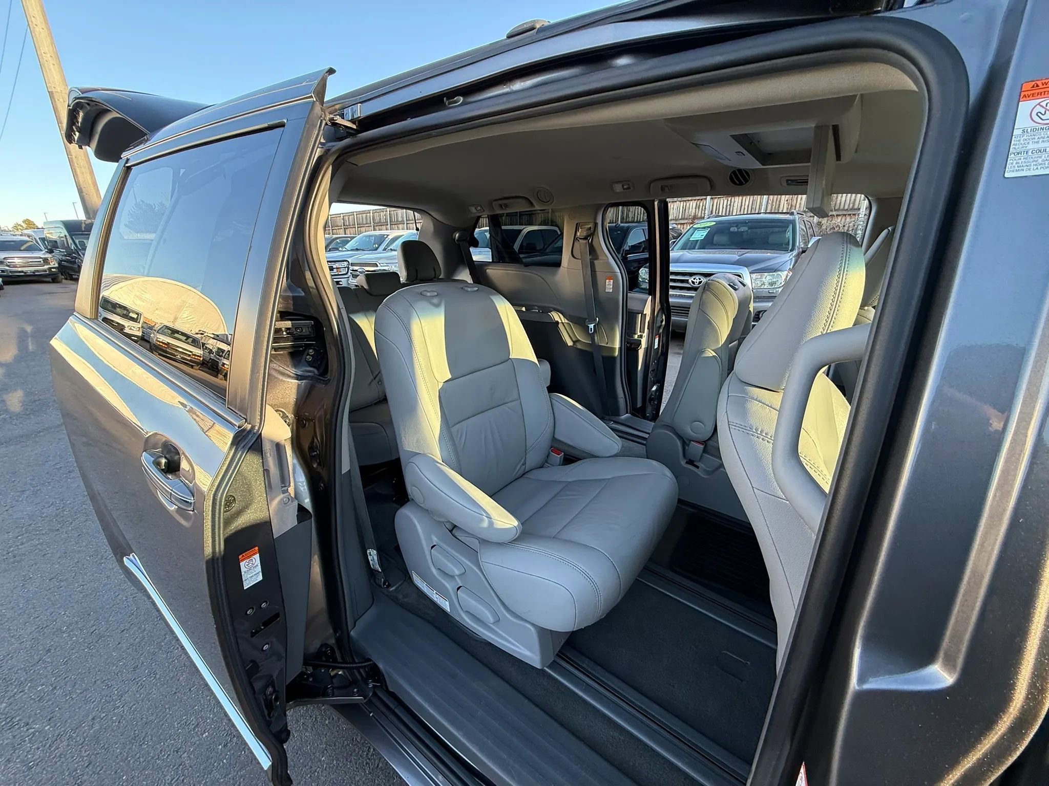 Used 2017 Toyota Sienna XLE Premium w/ Protection Package image 29