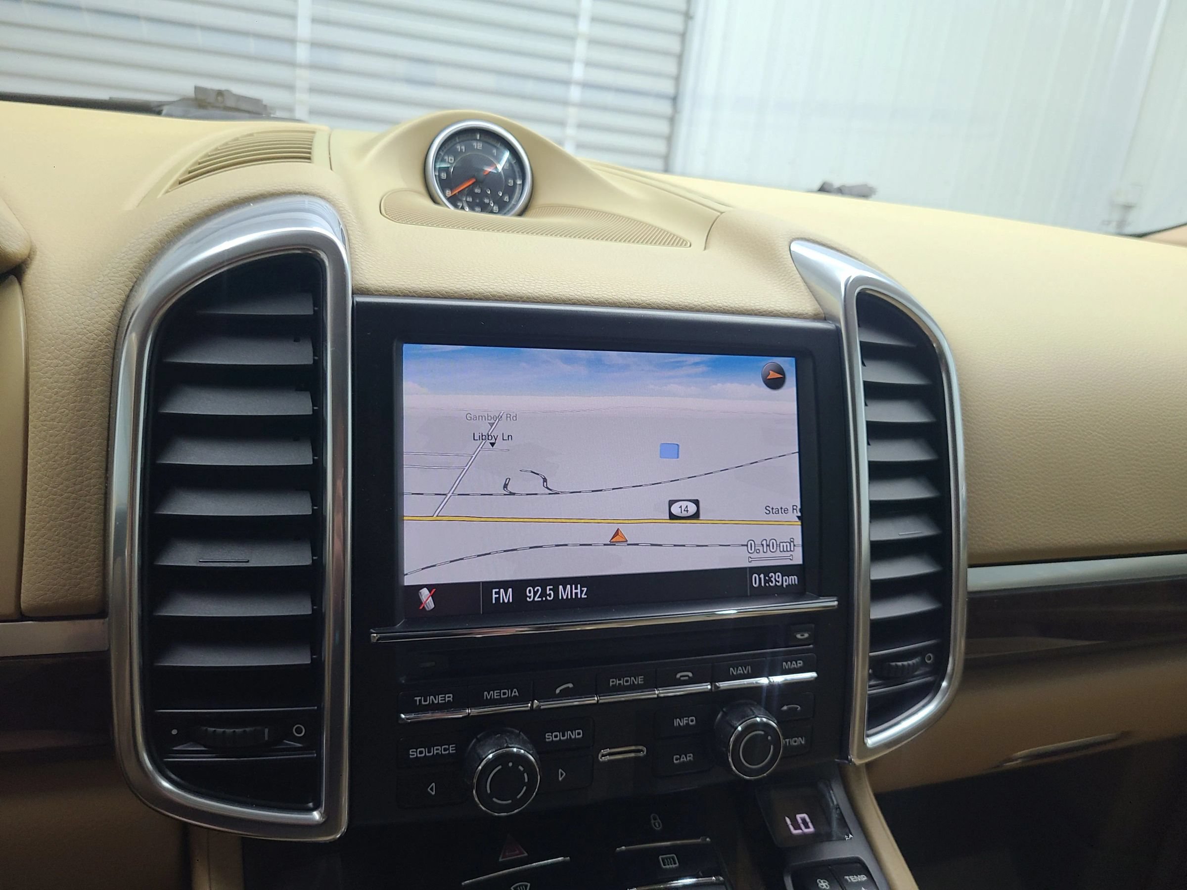 Used 2013 Porsche Cayenne Diesel AWD/4WD image 33