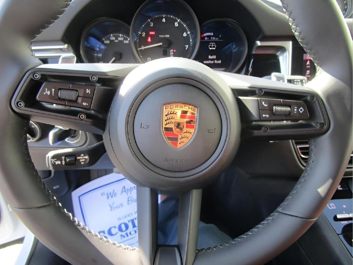 Used 2023 Porsche Macan AWD/4WD image 19