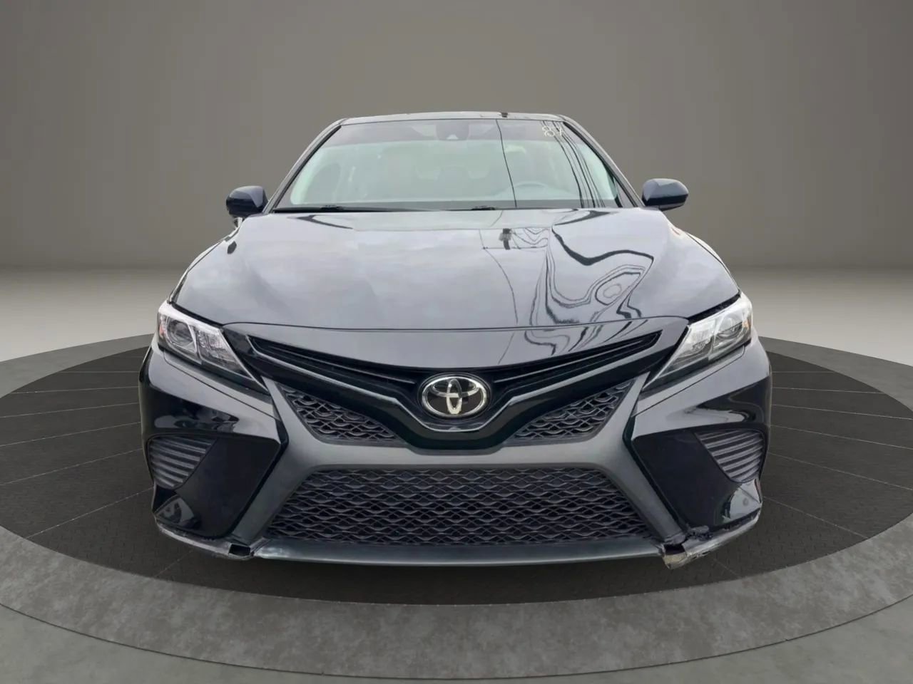 Used 2020 Toyota Camry SE FWD image 2