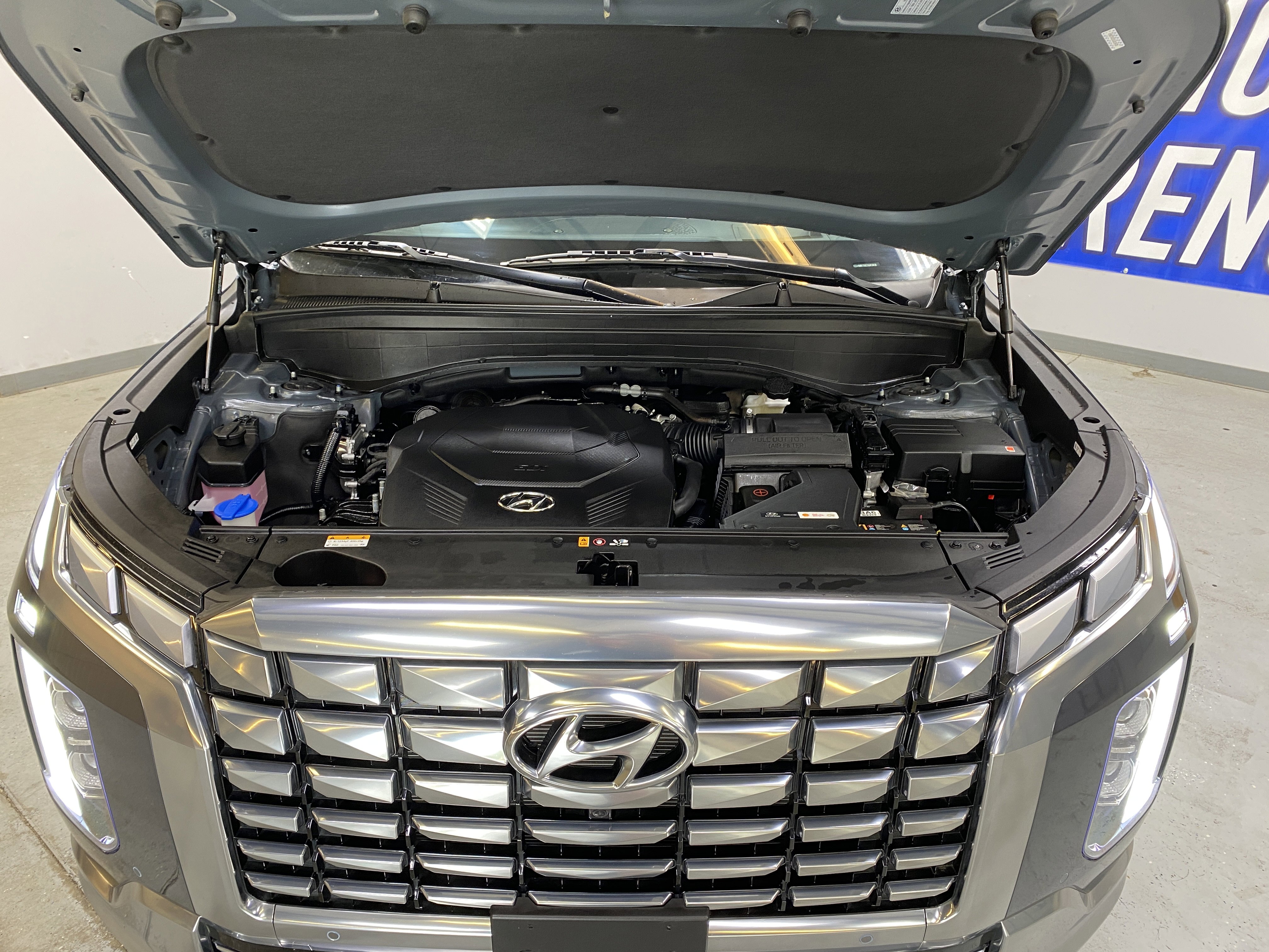 Used 2025 Hyundai Palisade Calligraphy image 9