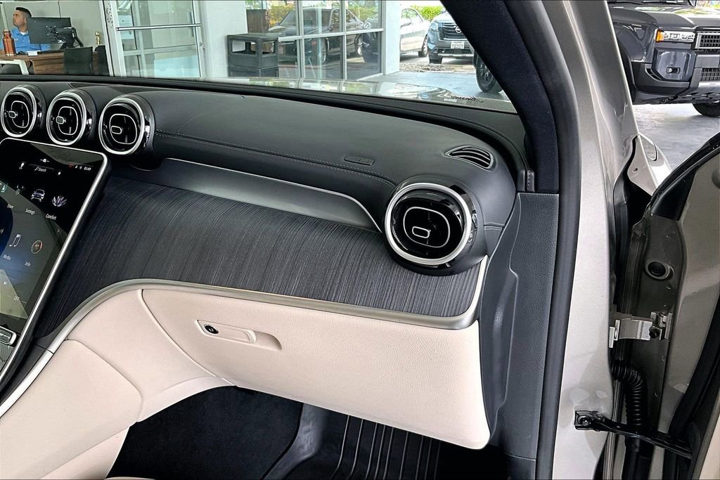 Used 2024 Mercedes-Benz GLC 300 image 26