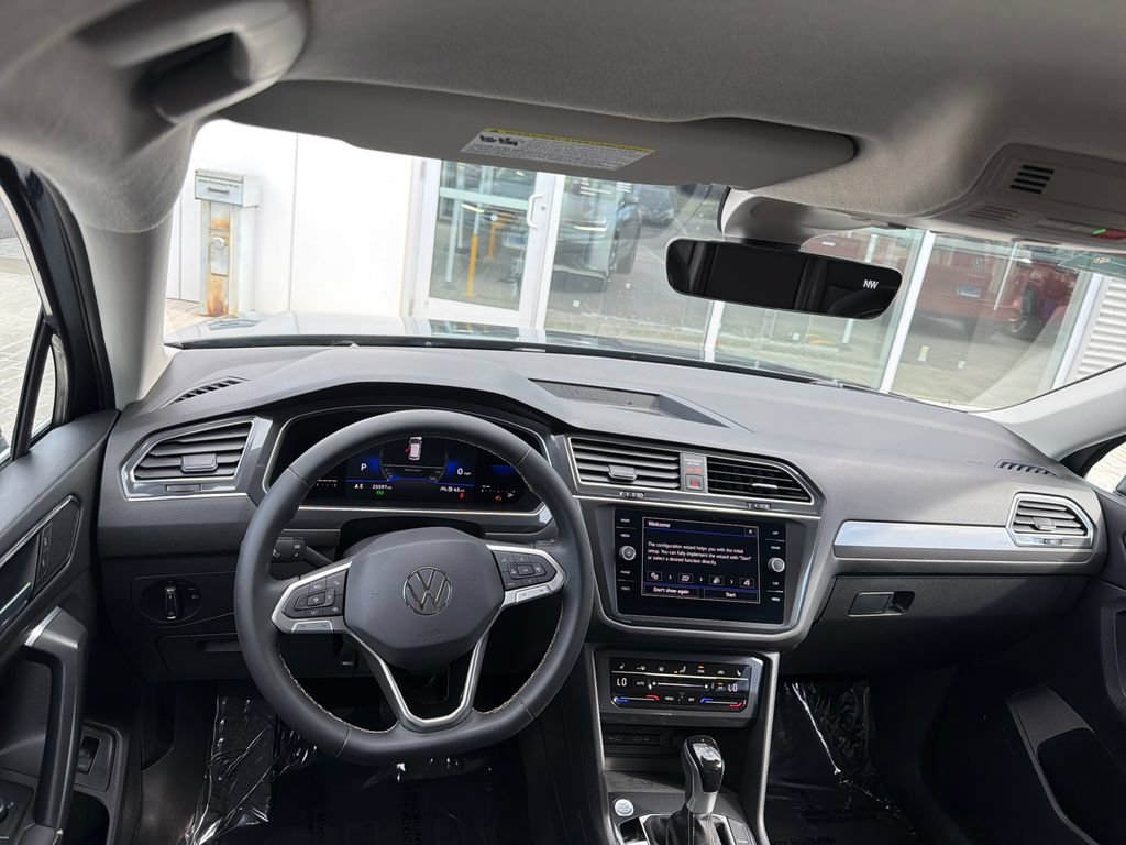 Used 2022 Volkswagen Tiguan SE AWD/4WD image 14