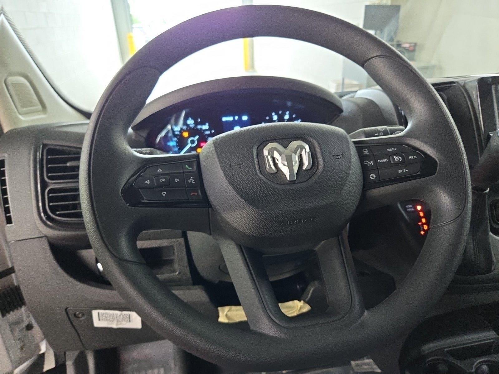 Used 2025 RAM ProMaster 3500 w/ Convenience Group image 9