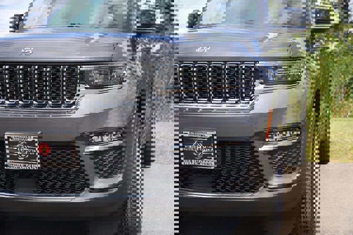 Used 2022 Jeep Grand Cherokee Limited image 73
