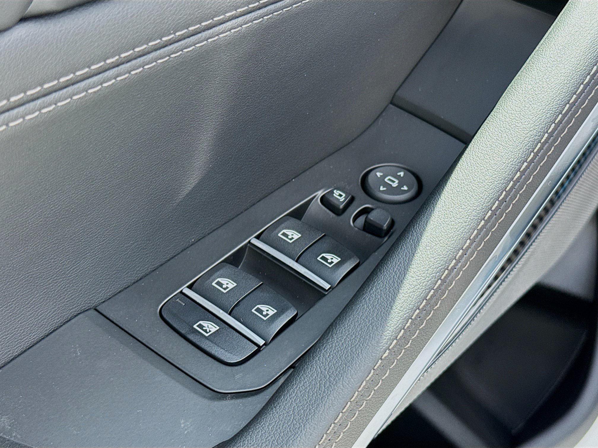New 2027 BMW X6 M60i AWD/4WD image 24