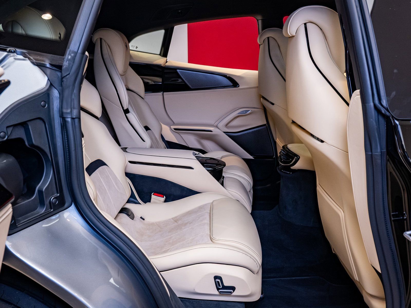 Certified 2025 Ferrari Purosangue image 27