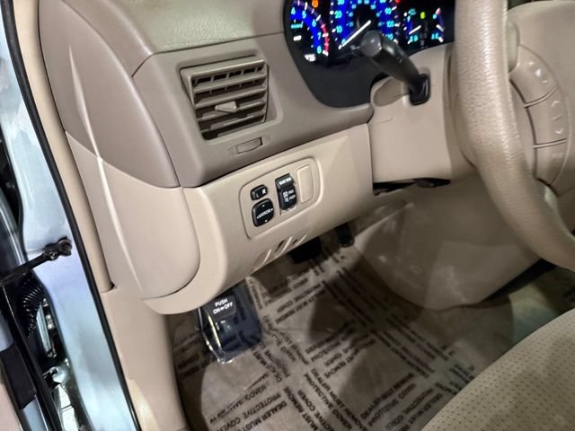 Used 2010 Toyota Sienna LE FWD image 12