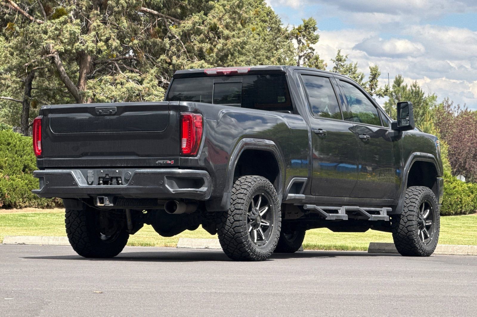 Used 2020 GMC Sierra 2500 AT4 w/ AT4 Premium Package AWD/4WD image 4