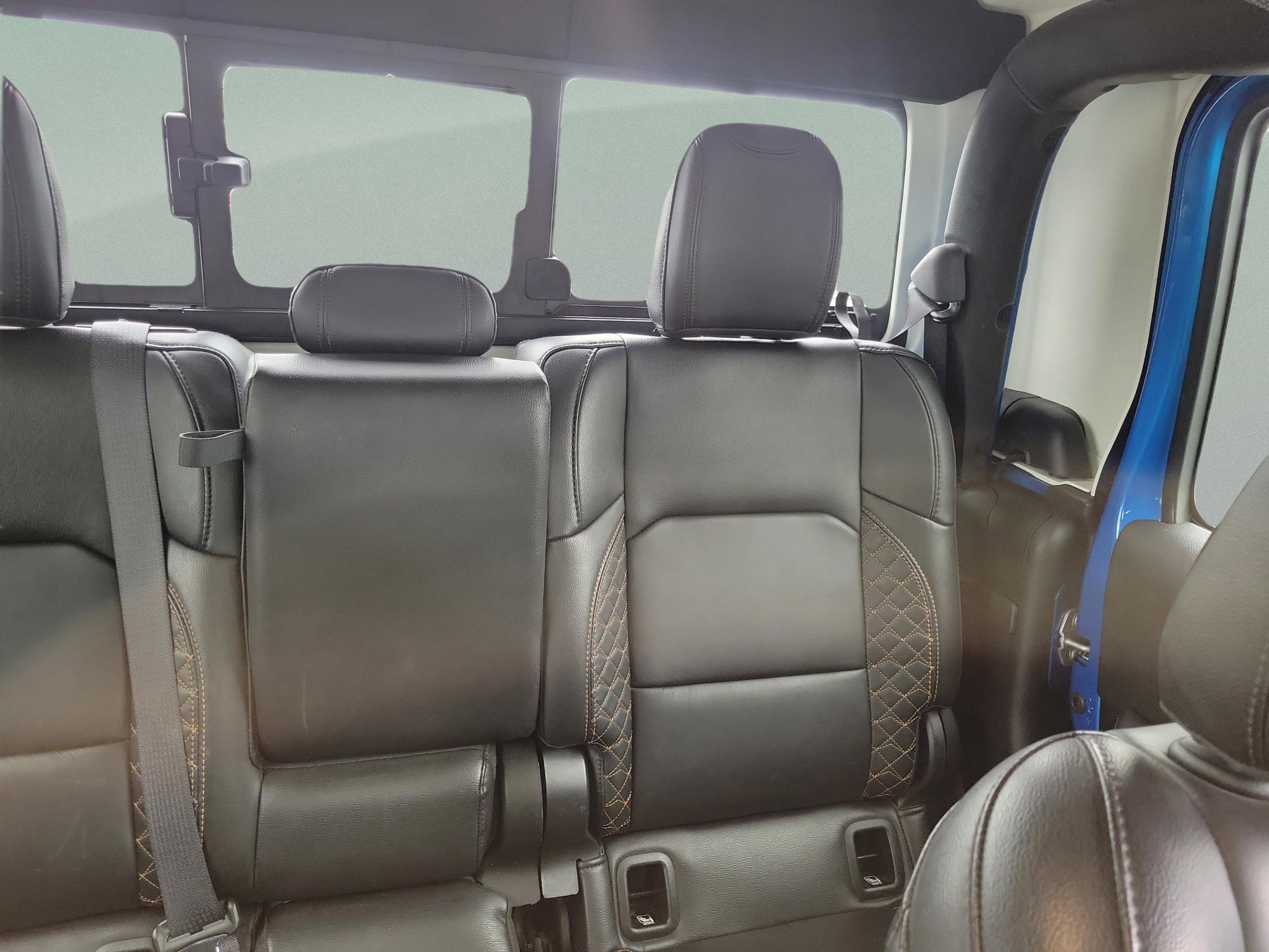 Used 2023 Jeep Gladiator Overland AWD/4WD image 10