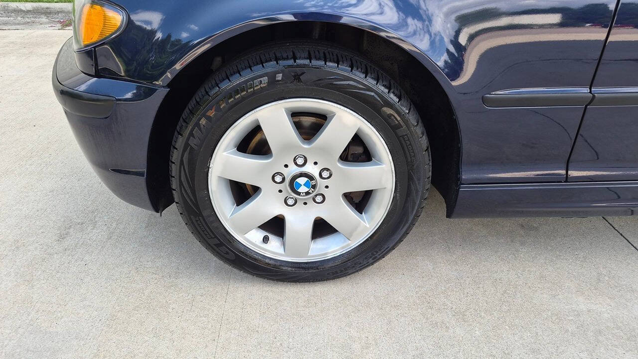 Used 2004 BMW 325xi Sedan AWD/4WD image 15