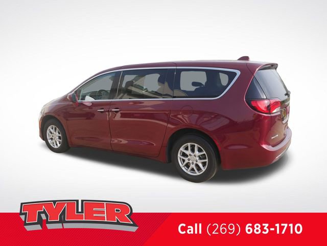 Used 2020 Chrysler Pacifica Touring w/ Cold Weather Group FWD image 5
