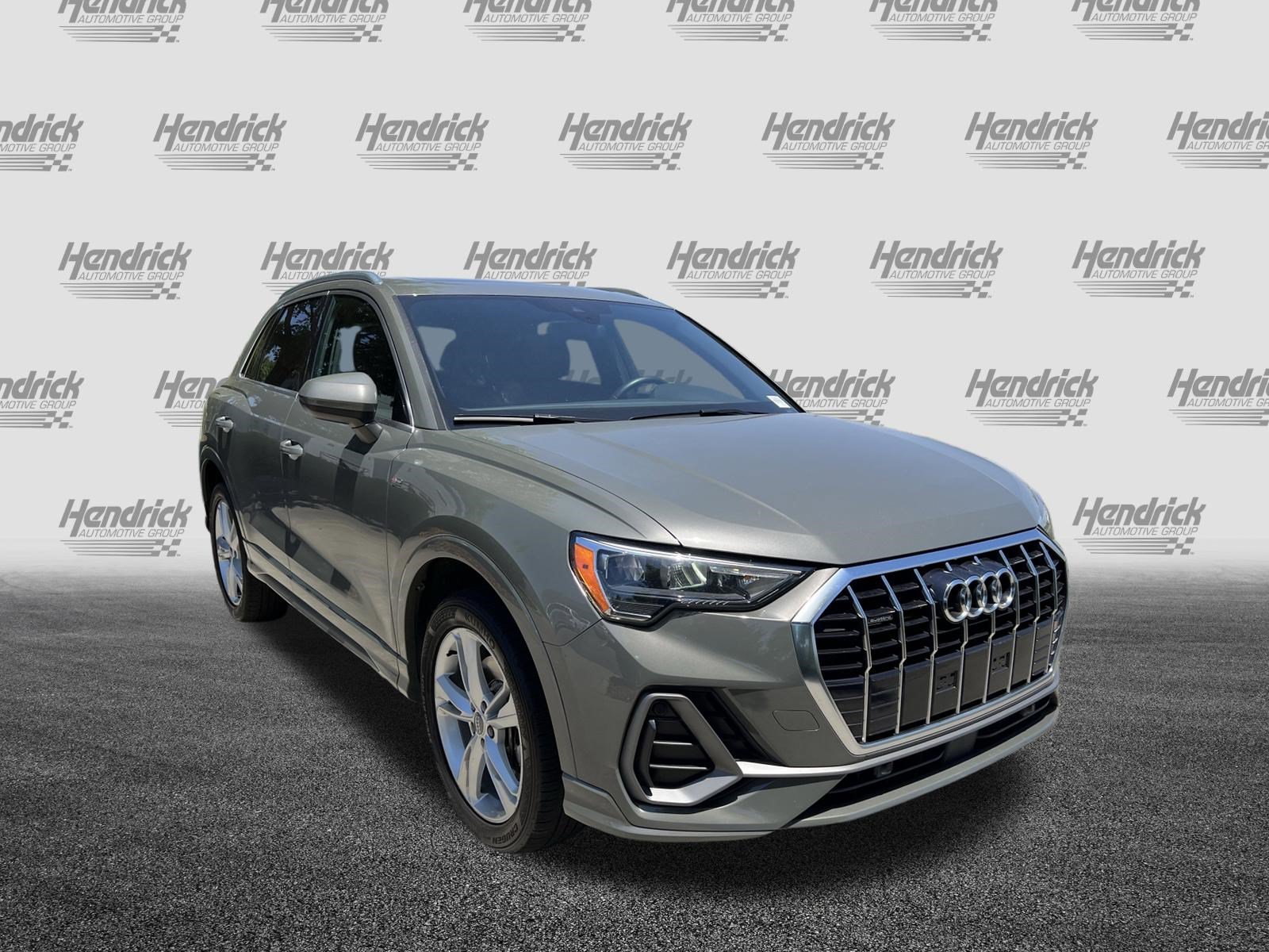Used 2020 Audi Q3 2.0T Premium w/ Convenience Package AWD/4WD image 2