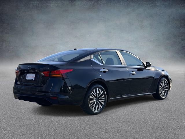 Used 2024 Nissan Altima 2.5 SV image 2