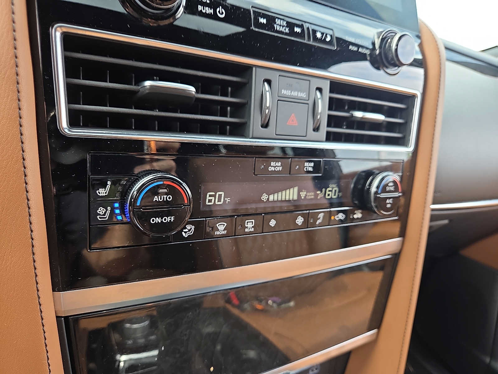 Used 2024 INFINITI QX80 Sensory AWD/4WD image 17