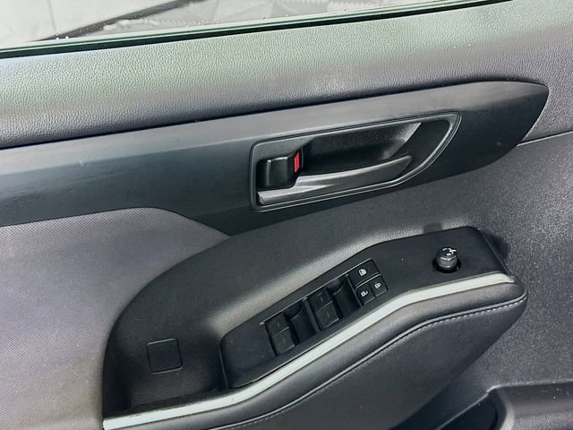 Used 2020 Toyota Highlander LE AWD/4WD image 17