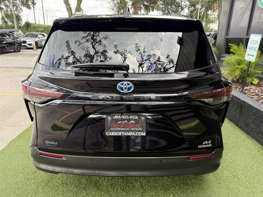Used 2023 Toyota Sienna XLE image 5